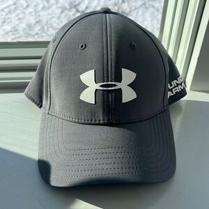 Under Armour fitted Golf Hat
Size L/XL